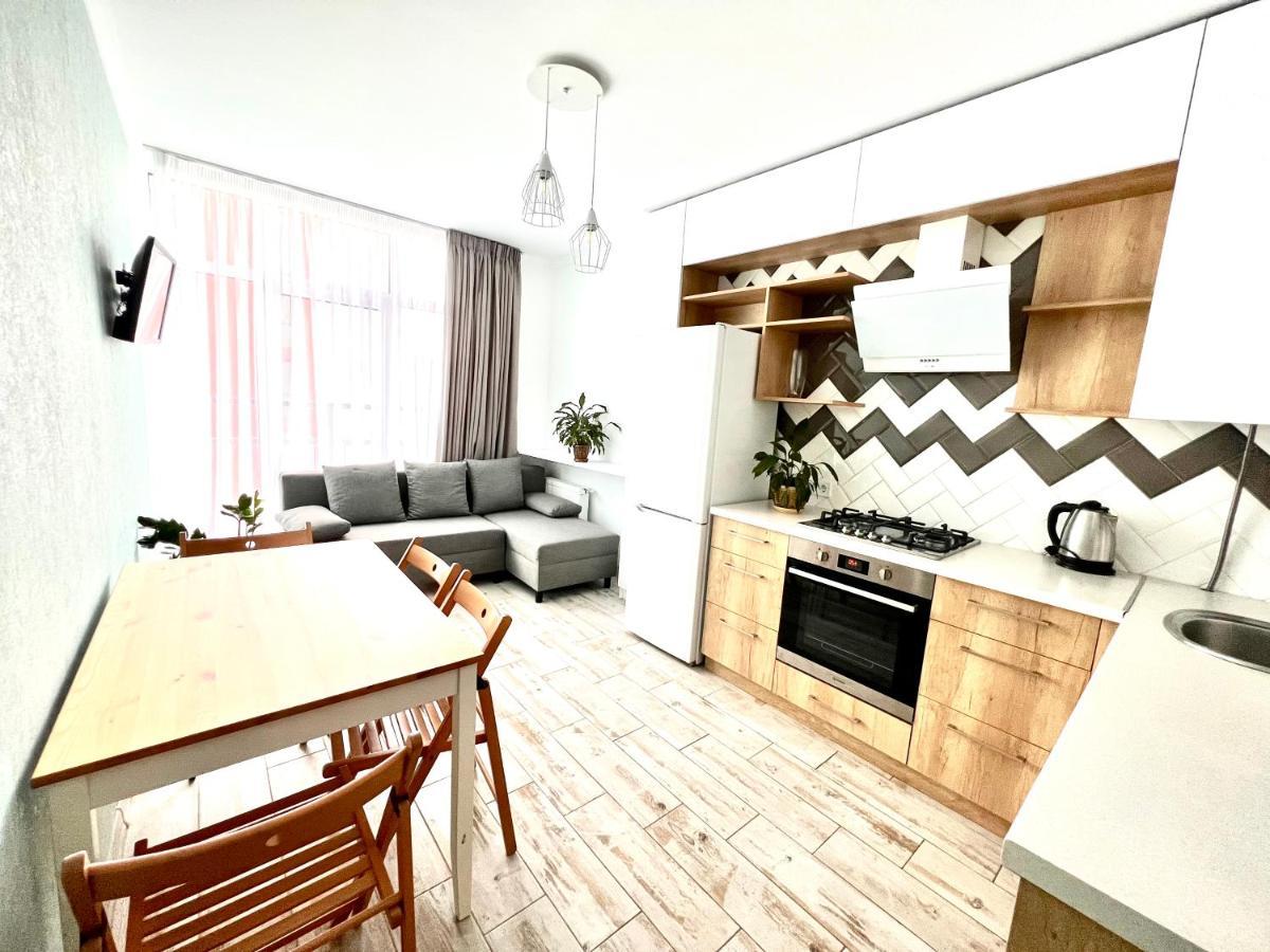 Osapart Cozy Apartment In A Complex Semycvit Lviv Kültér fotó
