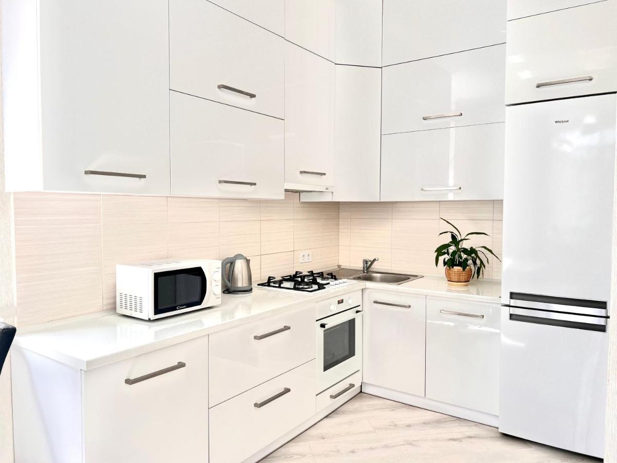 Osapart Cozy Apartment In A Complex Semycvit Lviv Kültér fotó