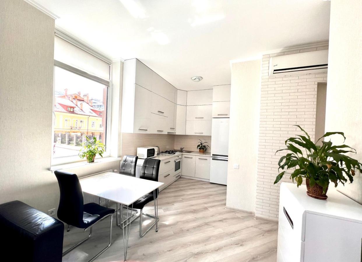 Osapart Cozy Apartment In A Complex Semycvit Lviv Kültér fotó